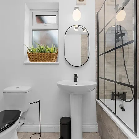 Semesterbostad Blissful Breaks Near Old Trafford Stadium *