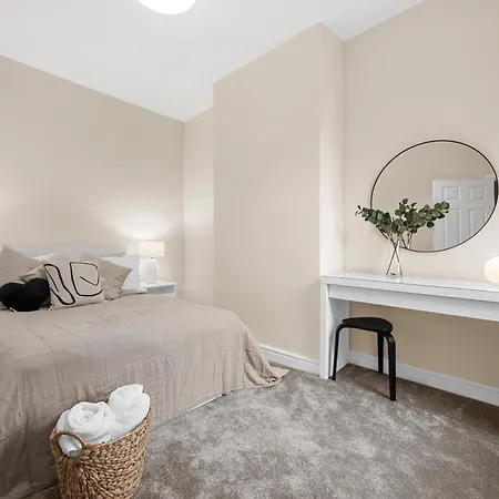 Semesterbostad Blissful Breaks Near Old Trafford Stadium *