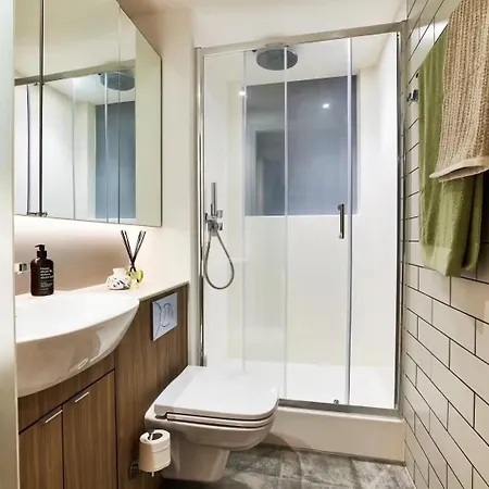 Student Only Luxury Studio, Circle Square Manchester,minimum 42 Nights * مانشستر