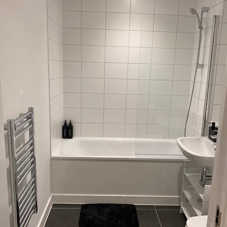 Daire Terrace Retreat-cinema & Free Parking Manchester