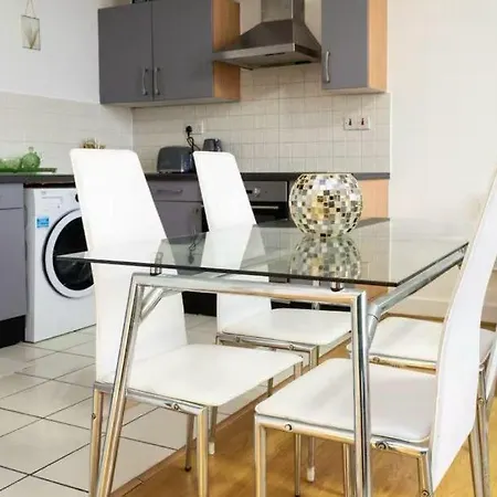 - Comfortable 2-bedroom With Heights Views Апартаменты Манчестер