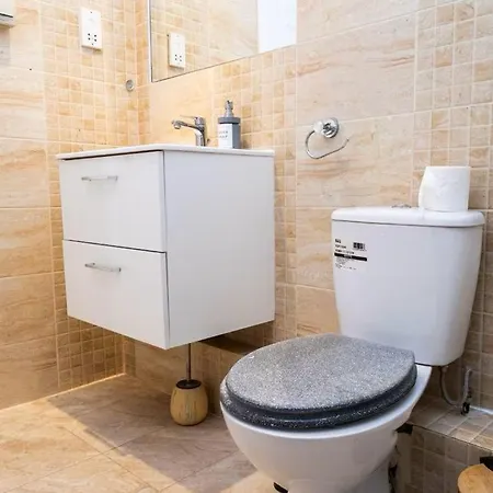 - Comfortable 2-bedroom With Heights Views * Манчестер