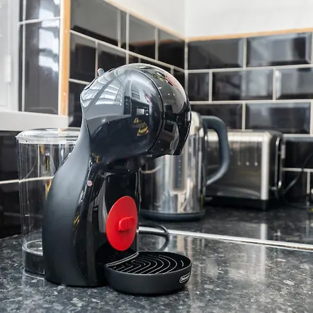 Cozy 2 Bed - Unlimited Wi-fi - Free Parking - Sleeps 6 - By Old Trafford *