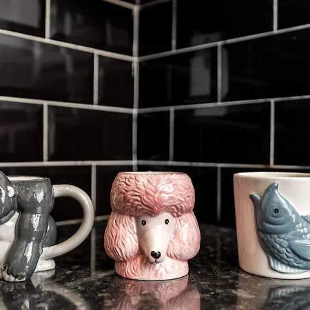 Cozy 2 Bed - Unlimited Wi-fi - Free Parking - Sleeps 6 - By Old Trafford Manchester