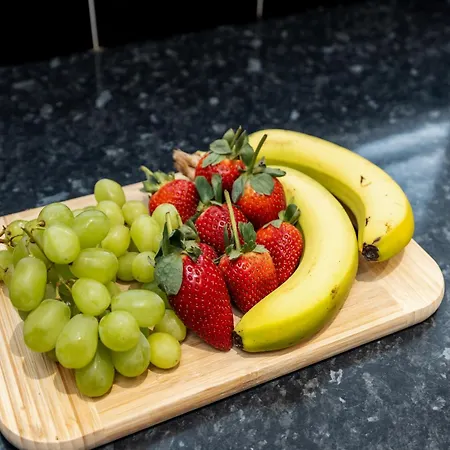 Cozy 2 Bed - Unlimited Wi-fi - Free Parking - Sleeps 6 - By Old Trafford *