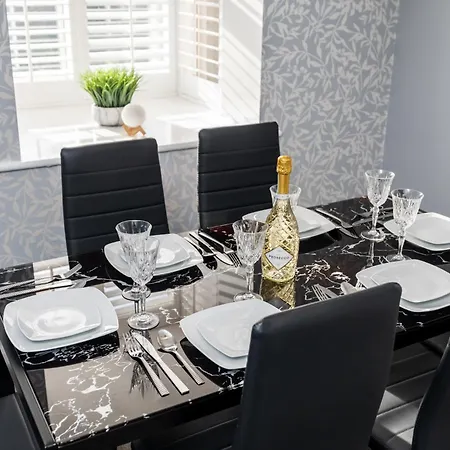 Cozy 2 Bed - Unlimited Wi-fi - Free Parking - Sleeps 6 - By Old Trafford * Manchester