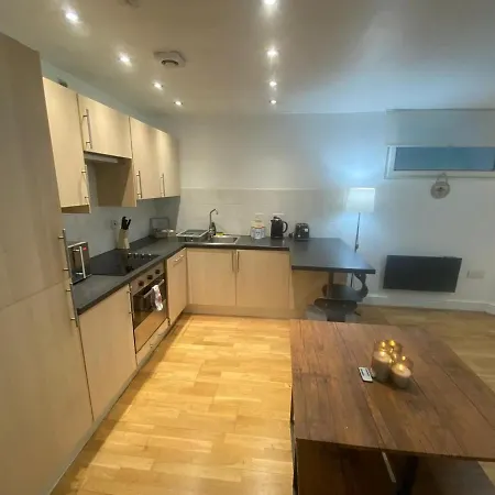 2 Bed Large In Gayvillage Centre شقة