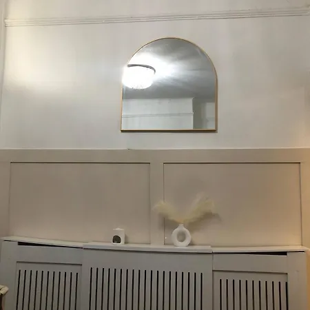 Modern Townhouse-free Parking-game Room-w-ifi Holiday home Manchester