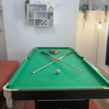Modern Townhouse-free Parking-game Room-w-ifi *
