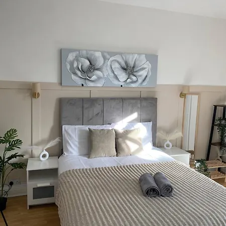 Holiday home Modern Townhouse-free Parking-game Room-w-ifi Manchester