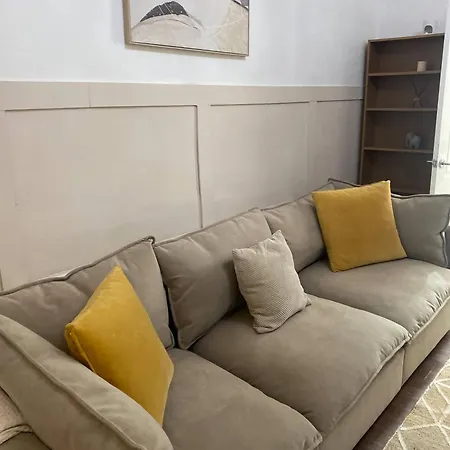 Modern Townhouse-free Parking-game Room-w-ifi *