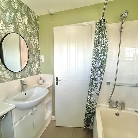 Дом отдыха Ideal 3-bed Stay-away-home Area *