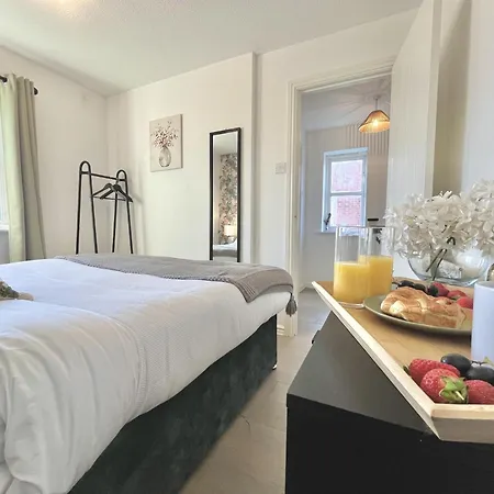 Ideal 3-bed Stay-away-home Area Манчестер