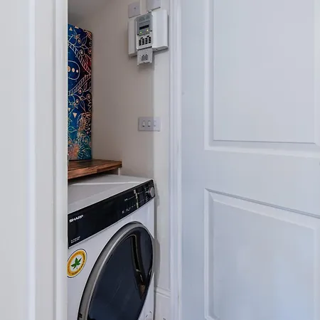 4 Bedroom Town House- Free Parking, Perfect For Families And Contractors Σπίτι διακοπών