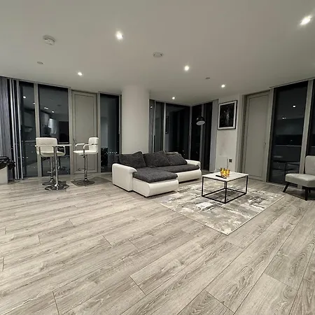 Luxury 2 Bed Penthouse With Stunning Views In Centre Appartamento *