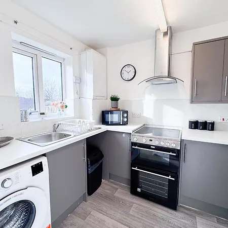 Lokfu Garden By Furnished 3 Bedroom House Free Parking Perfect For Contractors And Families Manchester