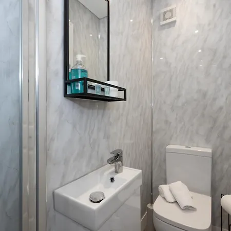 Private Ensuite With Kitchen Access By Irwell Hotell Manchester
