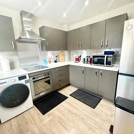 Kozyguru Coop Live 3br Hse With Parking *