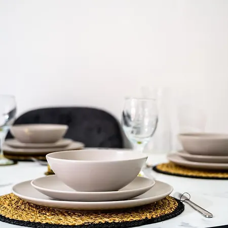 Holiday home House With Garden, Sleeps 5, Centre Close, Manchester, Free Fast Wi-fi, Free Parking, 55-inch Tv, Self-check In - Contractors! Manchester