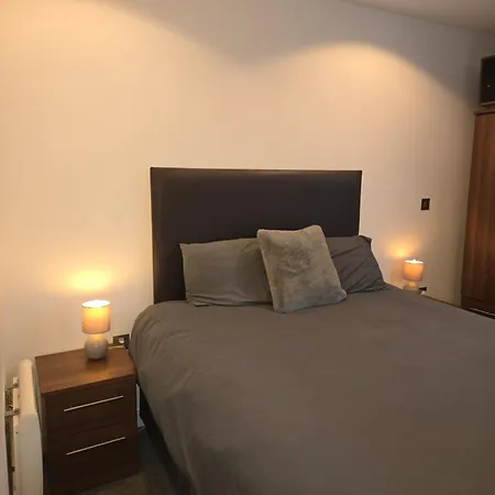 Lovely One Private Bedroom In Shared 2 Bedroom