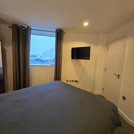 בית אירוח Lovely One Private Bedroom In Shared 2 Bedroom *