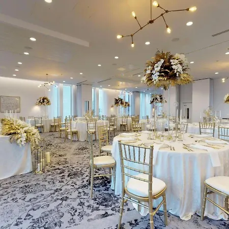 Voco - Centre By Ihg Отель