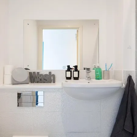 Exquisite 4 Bedroom 2 Bath Parking Etihad Stadium Prázdninový dům Manchester