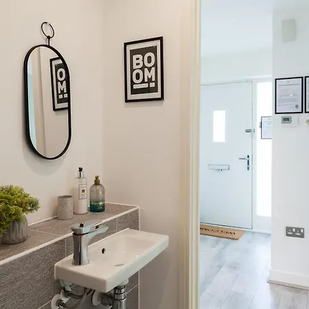 Prázdninový dům Exquisite 4 Bedroom 2 Bath Parking Etihad Stadium *
