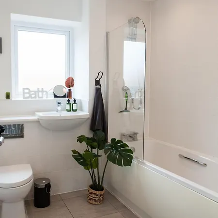 Exquisite 4 Bedroom 2 Bath Parking Etihad Stadium Manchester