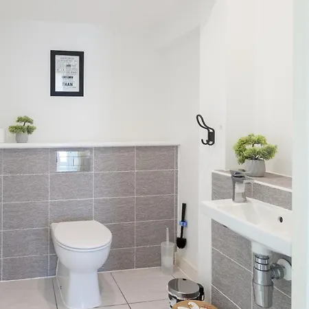 Exquisite 4 Bedroom 2 Bath Parking Etihad Stadium Prázdninový dům *