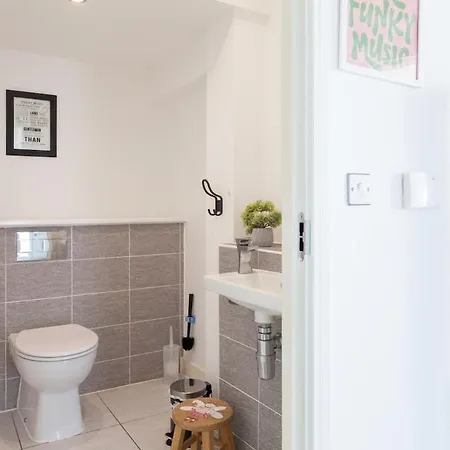 Exquisite 4 Bedroom 2 Bath Parking Etihad Stadium Prázdninový dům Manchester