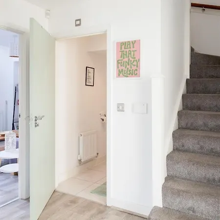 Prázdninový dům Exquisite 4 Bedroom 2 Bath Parking Etihad Stadium