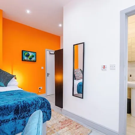 Luxury 3br En-suite, Near Holiday home
