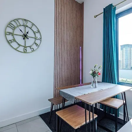 Free Parking, Sleeps 6, Stylish In Salford Quays * Manchester