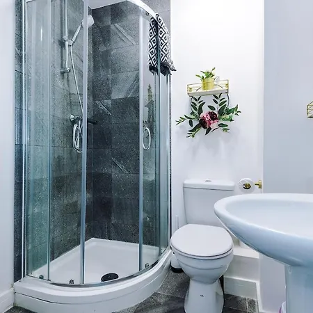 Free Parking, Sleeps 6, Stylish In Salford Quays *