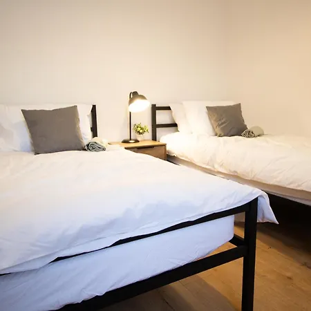 Stylish Cosy 4-bed Home, Sleeps Up To 10 With Large Sofa Bed, Near Royal Infirmary & Universities, Free Parking & Ultra-fast Wifi Manchester