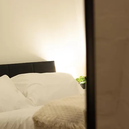 Stylish Cosy 4-bed Home, Sleeps Up To 10 With Large Sofa Bed, Near Royal Infirmary & Universities, Free Parking & Ultra-fast Wifi *