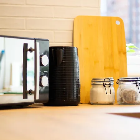 Stylish Cosy 4-bed Home, Sleeps Up To 10 With Large Sofa Bed, Near Royal Infirmary & Universities, Free Parking & Ultra-fast Wifi