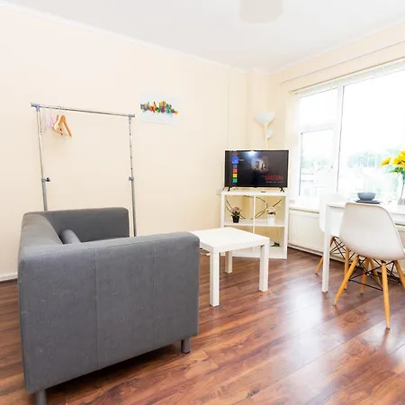 Cosy Stretford In A Prime Location Διαμέρισμα