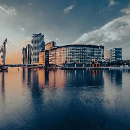 2br Duplex In Salford Mcr Sleeps4 Video In Photos مانشستر