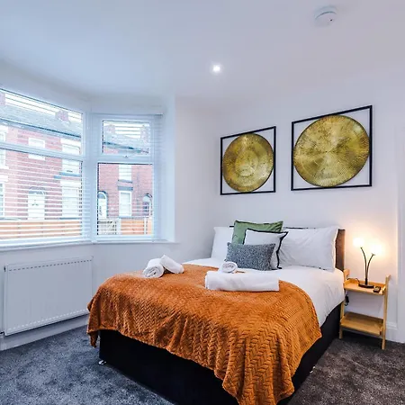 New In Greater By 53 Degrees Property, Ideal For Business, Dedicated Workspace!
