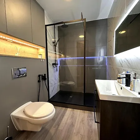 شقة Centrally Located Modern 2 Bedroom Apartment, Minutes Walk To Ao Arena *