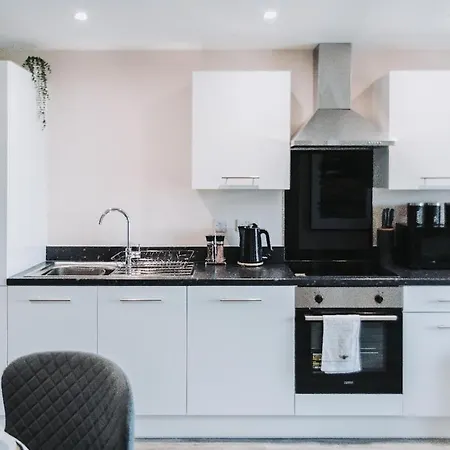 2 Bed 2 Bath Close To Ctre Sleeps 5 -free Parking 아파트 *