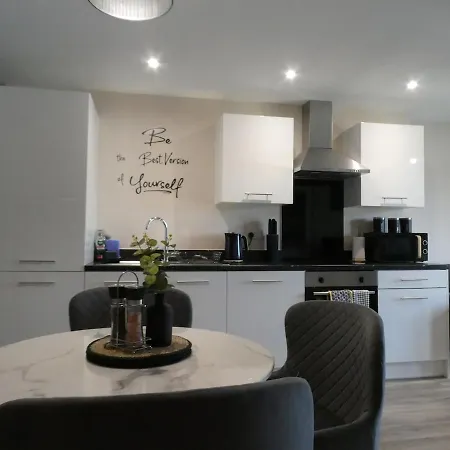 2 Bed 2 Bath Close To Ctre Sleeps 5 -free Parking 아파트 *
