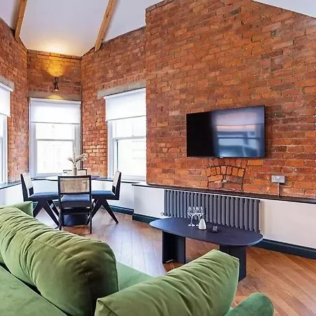 2 Bed Luxury Apartment, Parking, Gym, Concierge Manchester