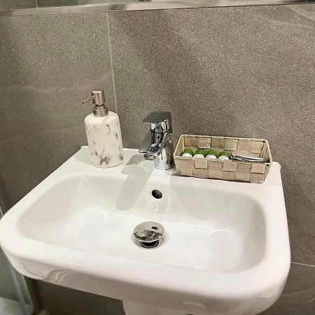 Apartamento Elegant 2-bed 2-bath In With Balcony *