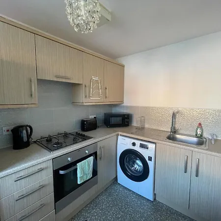 Large 3-bed House Near Etihad & Coop Live *