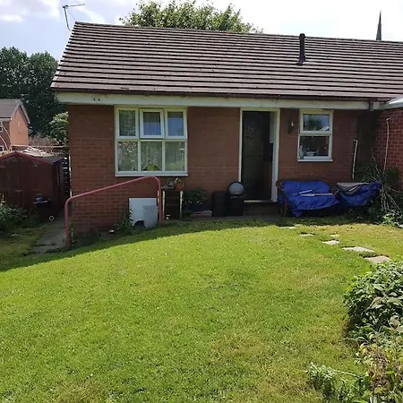 An Oasis Of Calm Next To M'cr Centre + Parking