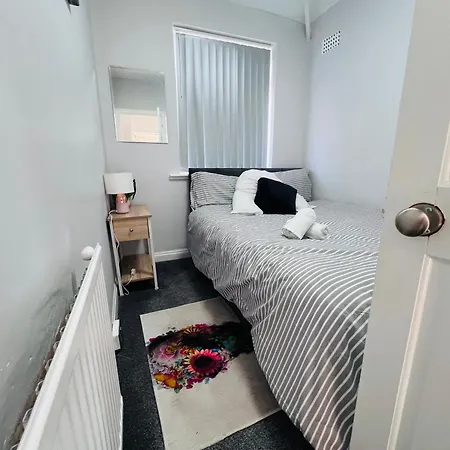Semesterbostad Cosy House Trafford *