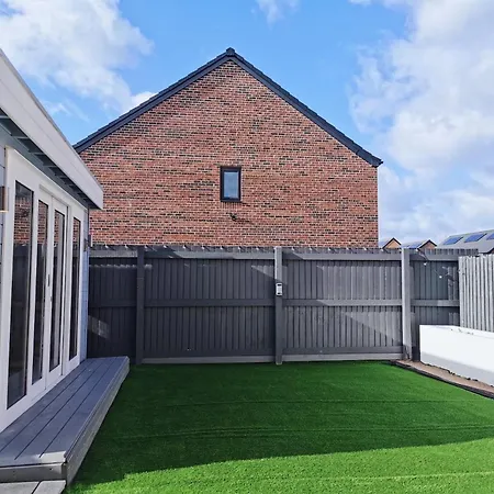 Semesterbostad Three Bed Detached Near Centre *